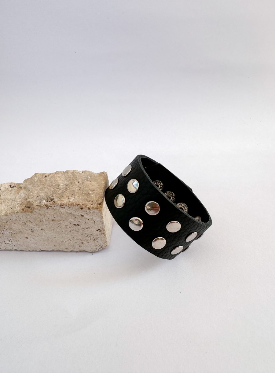 Pulsera Rocket negra con tachas