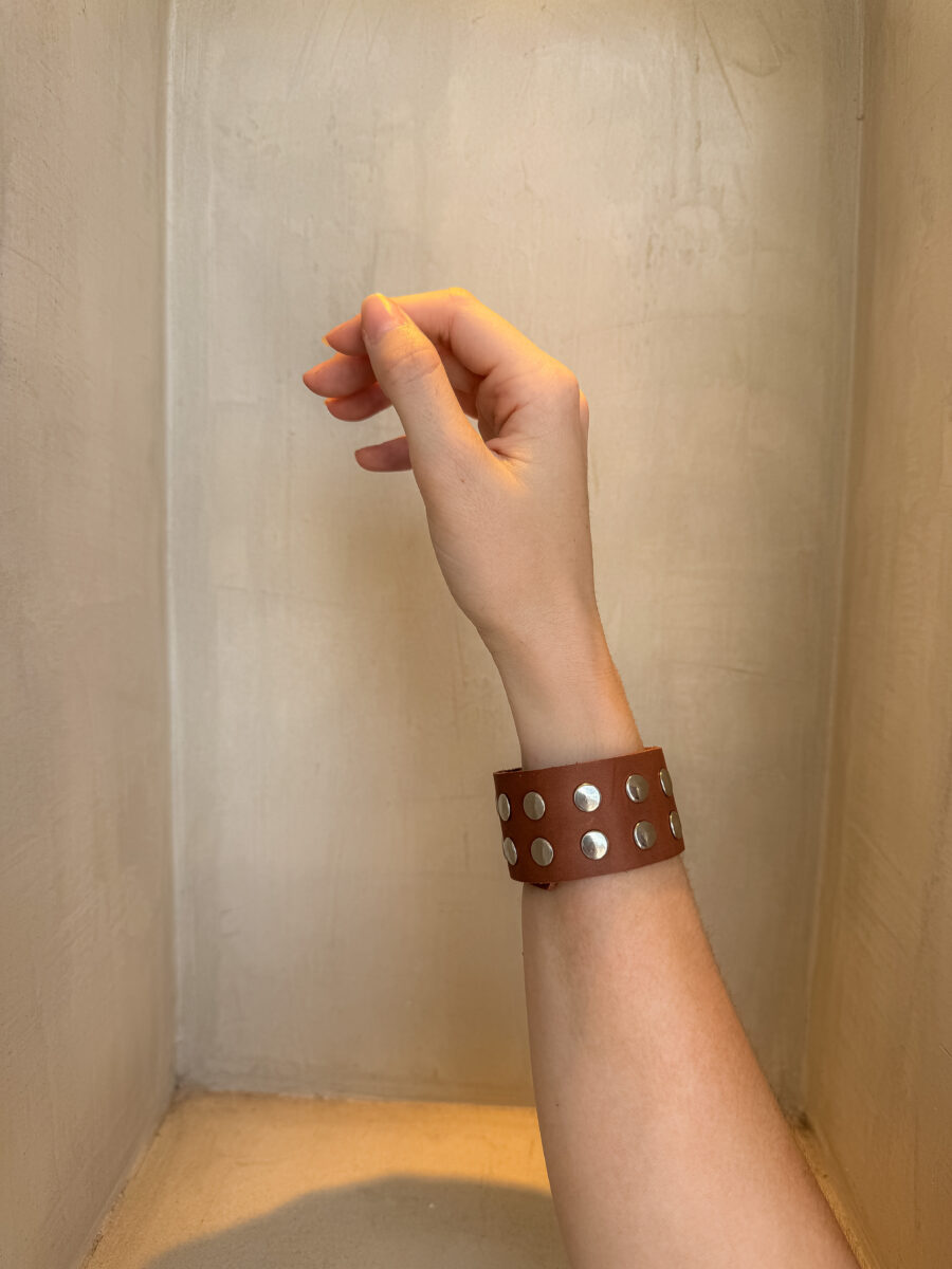 Pulsera Rocket marron con tachas - Imagen 2