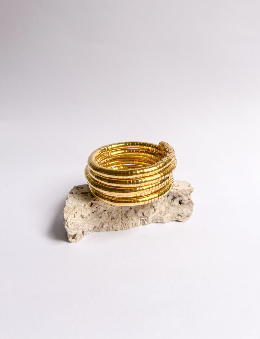 Pulsera cuerda dorada
